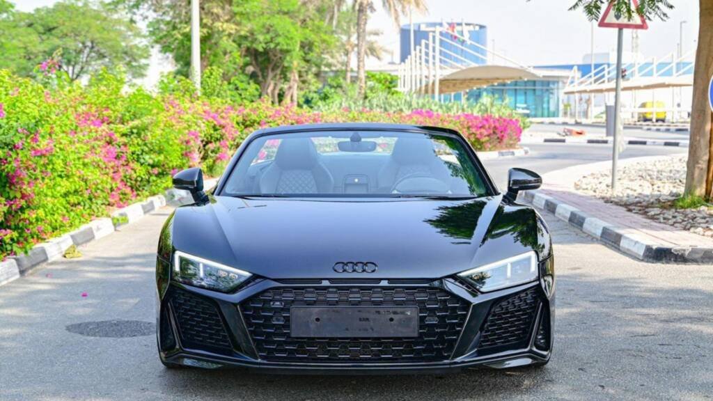 audi-r8-vue-de-face.jpg