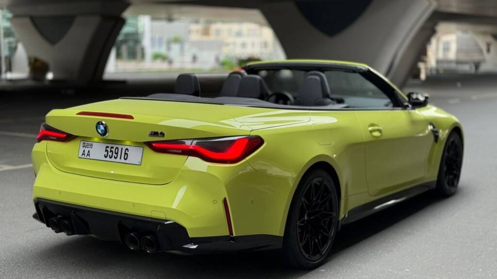 bmw-m4-côté-gauche.jpg