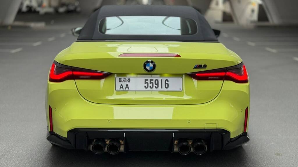 bmw-m4-vue-arrière.jpg