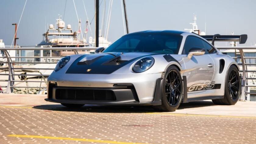Porsche 911 GT3 RS front view in Dubai